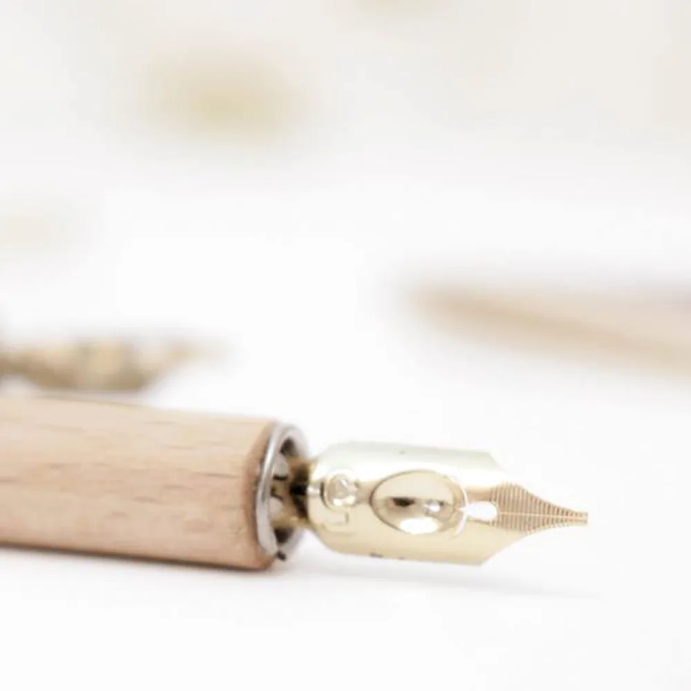 illustration stylo plume page A Propos